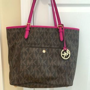 Michael Kors Signature purse